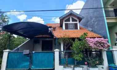 dijual rumah karah