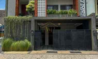 Rumah Mewah Modern Kekinian 3 Lantai DI Maguwoharjo Siap Huni