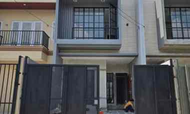 Rumah Siap Huni dalam Komplek Kav DKI Meruya Utara Jakbar