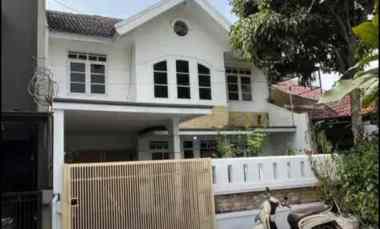 dijual rumah kawaluyaan indah