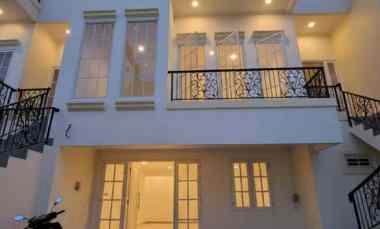 Rumah Baru Spek Mewah Lokasi Strategis di Kayu Putih Jaktim