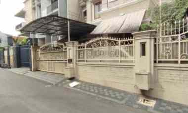 dijual rumah kebayoran lama