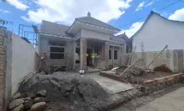 Rumah Siap Huni dengan Halaman Luas dekat Jalan Jogja Solo