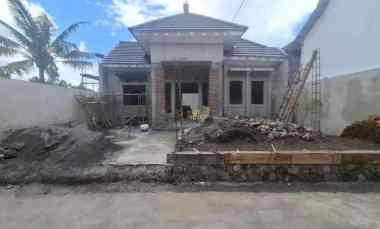 Rumah Siap Huni, Tanah Luas dekat Jalan Jogja Solo di Prambanan