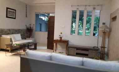 Rumah Full Furnish Terawat Siap Huni di Komplek Setraduta