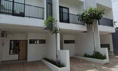 Rumah 2 Lantai SIAP HUNI Kelapa Dua Ciracas Jaktim - Strategis 811JT