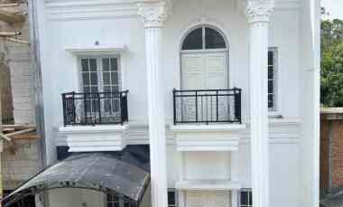 Rumah Baru 2 Lt American Clasic Style di Ciracas Jakarta Timur