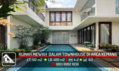 Rumah Mewah dalam Townhouse di Area Kemang, Jakarta Selatan