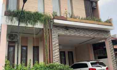 Modern Minimalis 2,5 Lantai Ketintang Surabaya, One Gate System