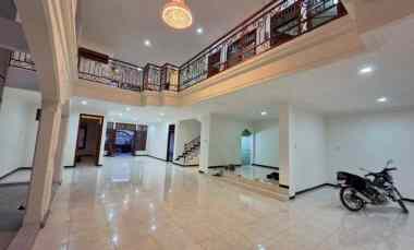 Rumah Mewah dan Strategis dekat Unesa dan Royal Plaza Surabaya