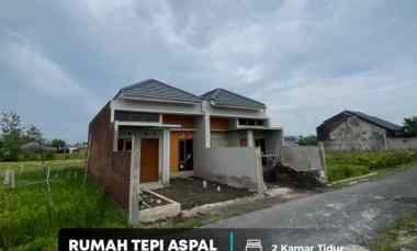 Rumah Baru Tepi Aspal View Sawah di Piyungan 900 meter Kidsfun Park
