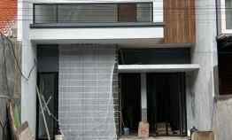 New Gress Rumah 2 Lantai di Klampis Semolo Row Jalan Lebar