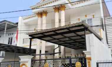 Rumah Mewah Terawat Semi Furnish di Komplek Pondok Jatimurni Bekasi
