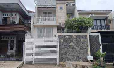 Rumah Dijual di Komplek Billy Moon