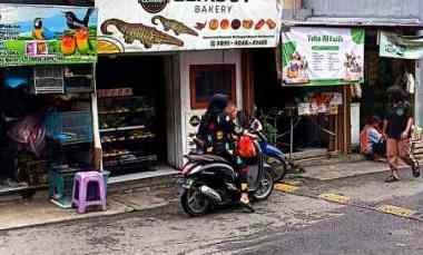 Rumah Dijual Hooh 3 Kamar Tidur dan Kios di Kebon Jeruk, Jakarta