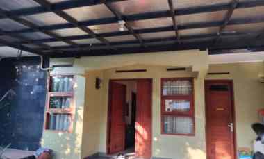 dijual rumah komplek bumi adipura