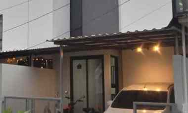 Rumah Dijual di Komplek Bumi Adipura