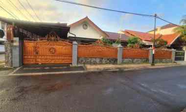 Rumah Hook Ada Kolam Renang Pribadi di Komplek Curug Indah, Jakarta Ti