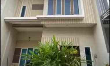 Dijual Villa Komplek Graha Metropolitan Cluster Sophie Suite