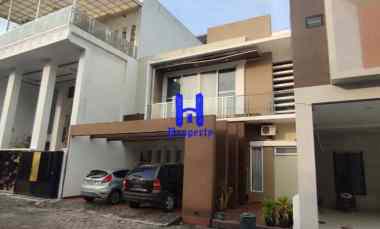 dijual rumah komplek graha sunggal