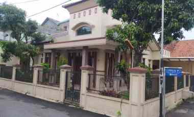 dijual rumah komplek margahayu permai