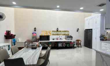 dijual rumah komplek mutiara palace