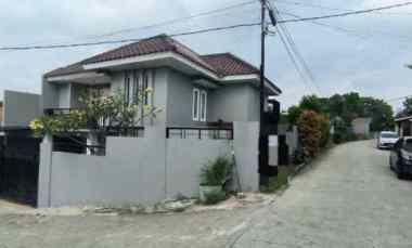 Rumah Hook 2Lt, Renoved Like New 2024, Hdp Timur, Kompl. di Cimanggis