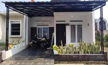 dijual rumah komplek pinus regency