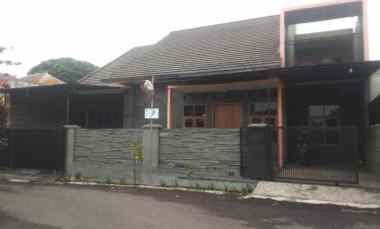 Rumah Komp. PPTM Cibabat dekat Pusat Kota Cimahi Taman Luas