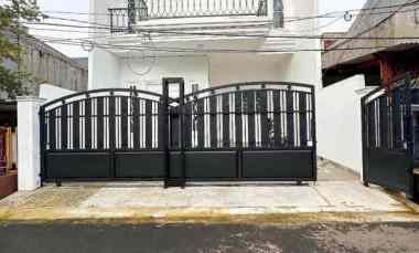 Hunian Baru Design American Classic dalam Komplek di Duren Sawit Jakar