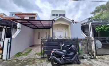 Rumah Komplek Sariwangi Hadap Selatan Ada Taman Depan Siap Huni
