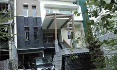 dijual rumah komplek setra duta