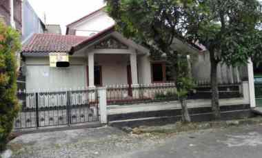 Rumah di Komplek Eliet Taman Mutiara Cibabat Dpn Yogya Cimahi