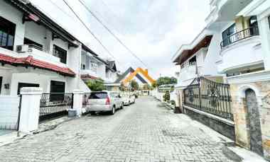 dijual rumah komplek villa polonia