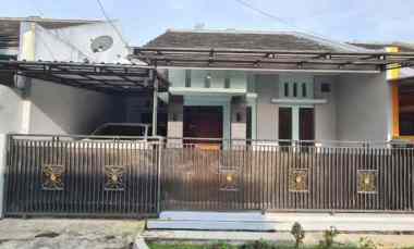 dijual rumah komplek villa sutera indah