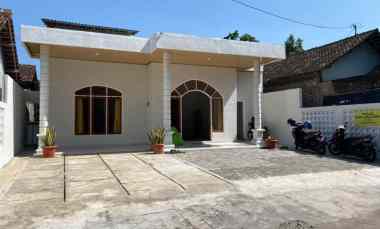 Jual Rumah Siap Huni Type Luas 235m2 Harga Murah di Prambanan