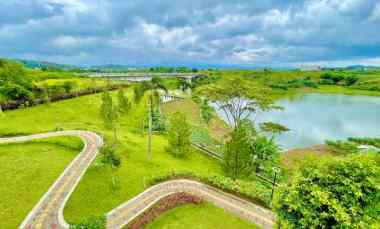 Rumah Modern dengan View Danau di Kota Baru Parahyangan