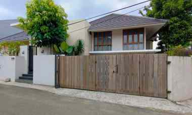 Rumah Semi Furnished Kolam Renang Lt.500 Lb.475 dekat Joglo, Jakbar