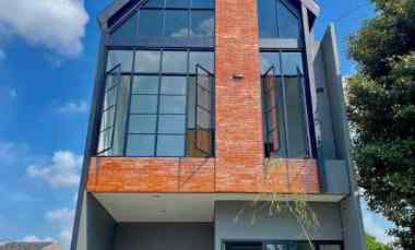 Rumah Baru 2 Lt Lokasi Premium dekat Tol Kukusan Beji Kota Depok