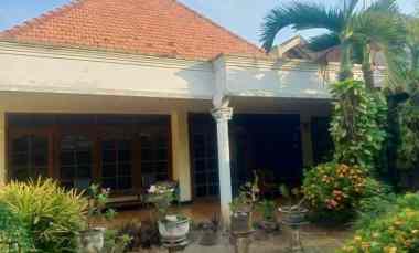 Rumah Pusat Kota Nol Jalan Raya Kutai dekat Darmo, Diponegoro