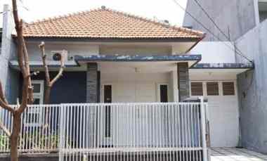 dijual rumah kutisari indah