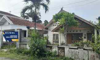 dijual rumah lama dekat rri jember