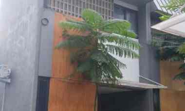 Over Kredit 75Juta Rumah 3 Lantai Le Verti Juanda, Depok