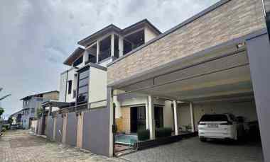 Dijual Rumah Villa Plus Kolam Renang dekat Pasar Lembang Bandung