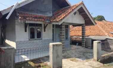 dijual rumah lokasi strategis pinggir jalan