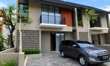 Rumah Baru 2 Lantai Full Furnish Modern dekat Stadion Maguwoharjo