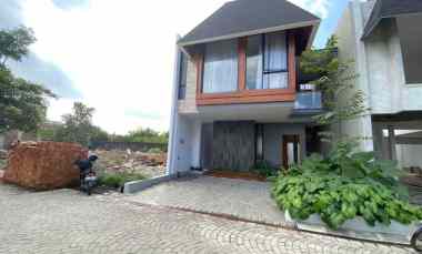 Dijual Rumah Mewah 2 Lantai 3 Kt 3 km di Maguwoharjo Sleman 55282