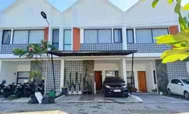 dijual rumah maguwoharjo depok sleman