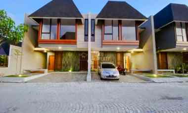 Rumah Modern 2 Lantai di Perumahan Elite dekat Mall Amplaz