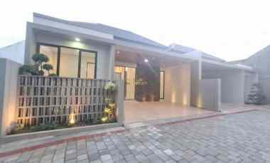 dijual rumah maguwoharjo depok sleman